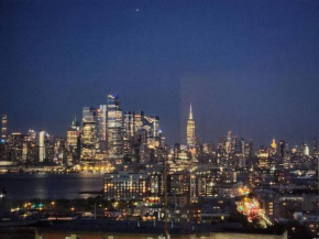 Luxurious 2 bed ! mins to NYC!